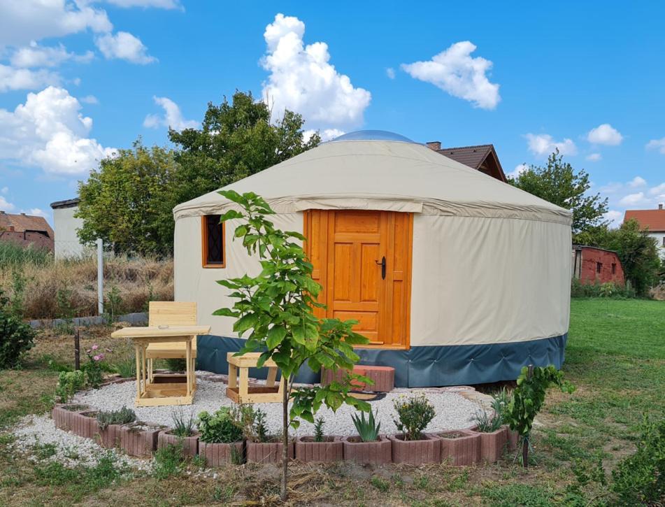 Jurtafarm Rackeve - A Nomad Luxus Hotel Luaran gambar